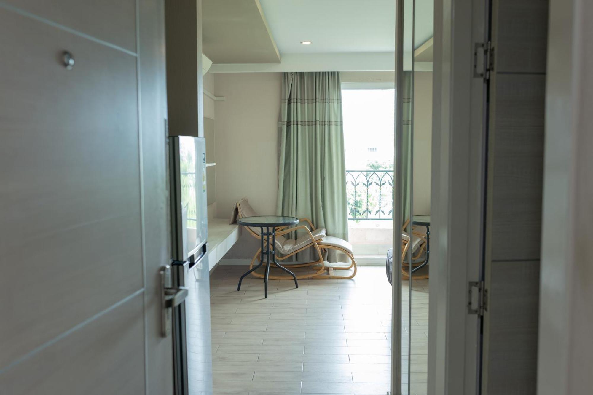 Seven Seas Condo Resort Джомтьен Экстерьер фото